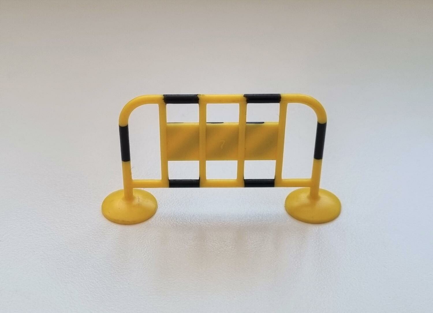 1 st Staket / Kravallstaket. Miniatyr för dockhus, tittskåp, tågräls mm