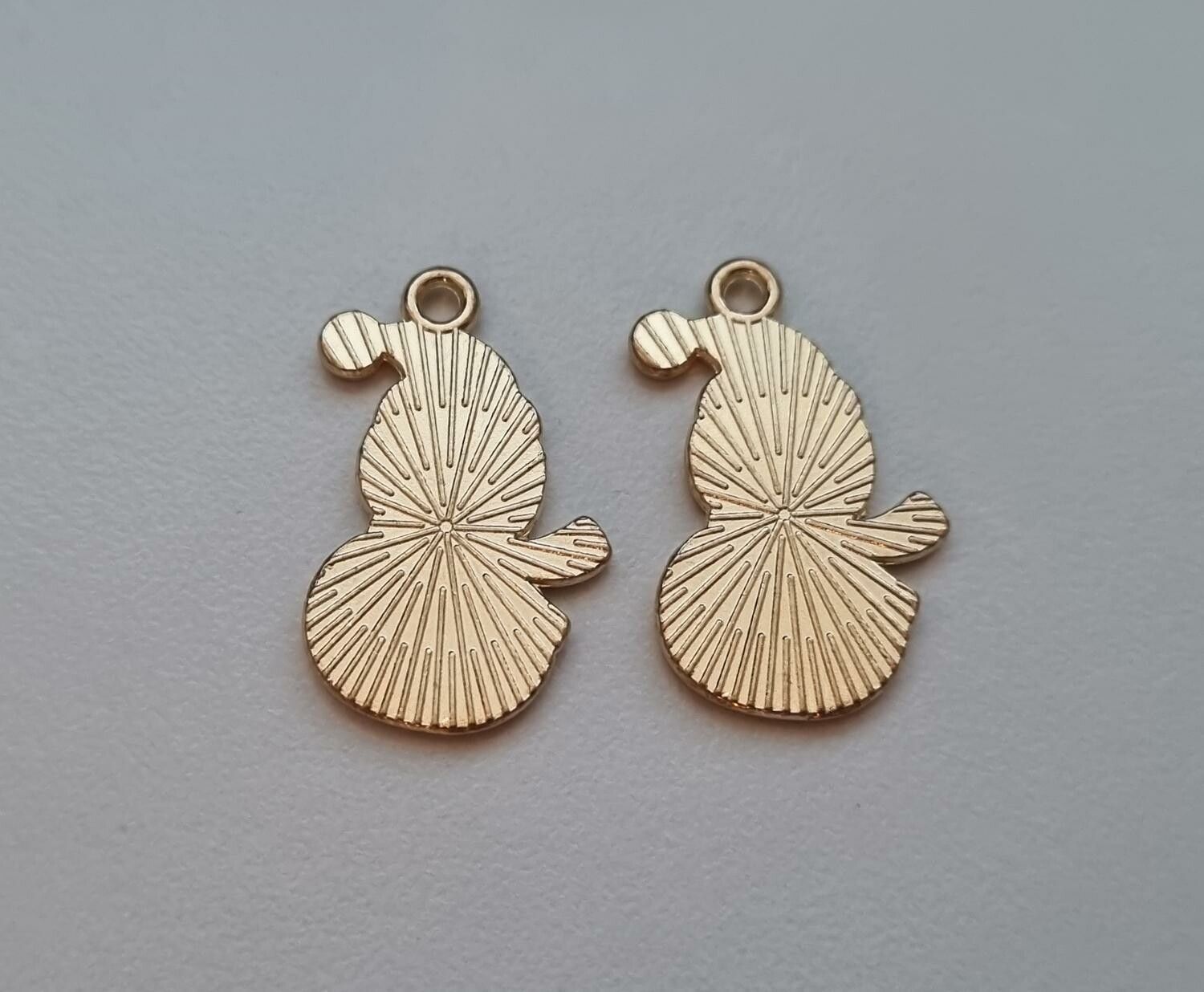 2 st snögubbar. Hängen / berlocker / charms till jul