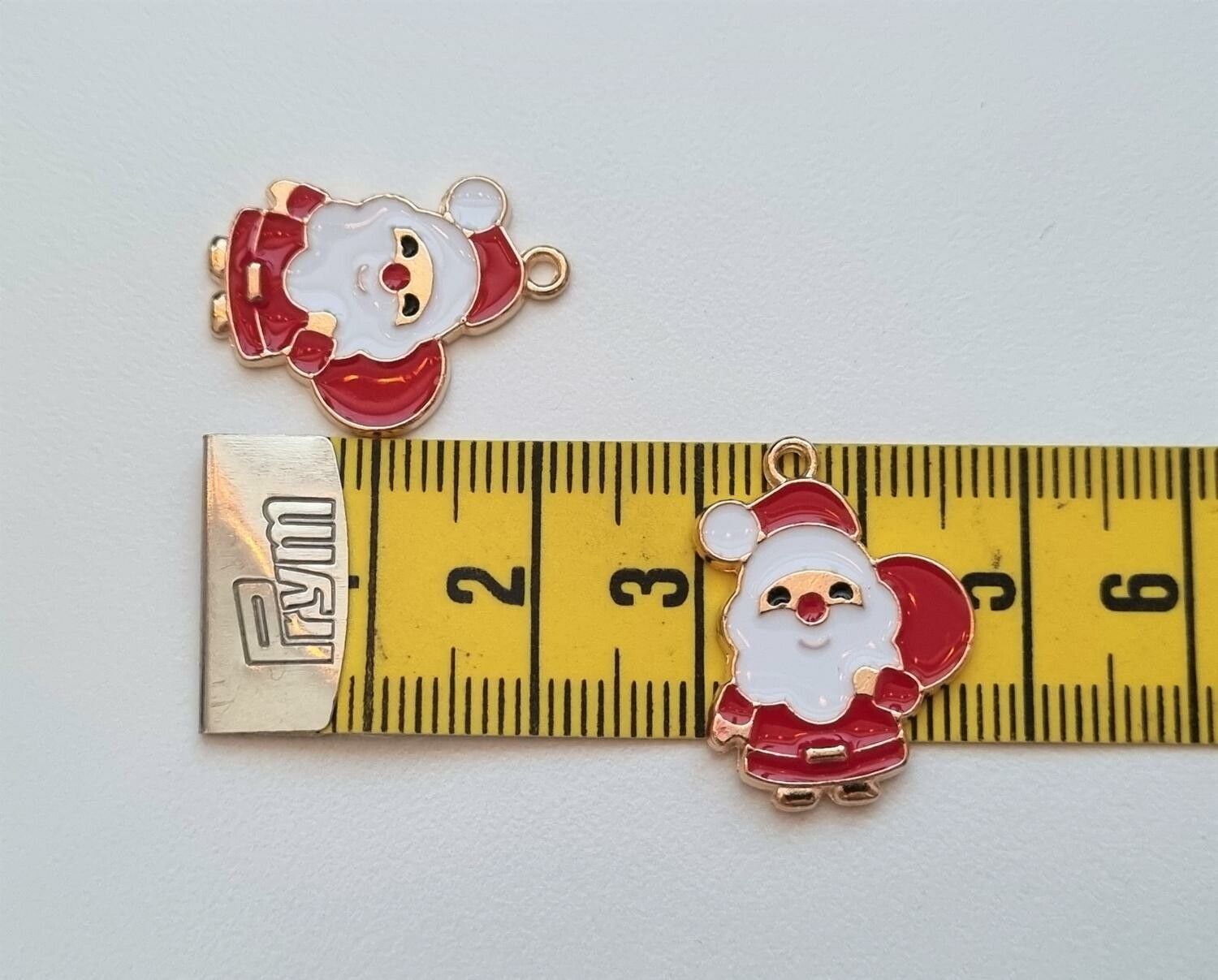 2 st tomtar. Hängen / berlocker / charms till jul