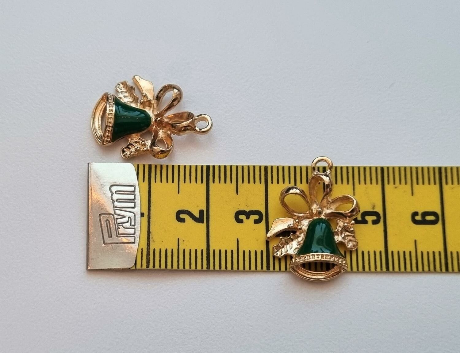 2 st bjällror, Julbjällror. Hängen / berlocker / charms till jul