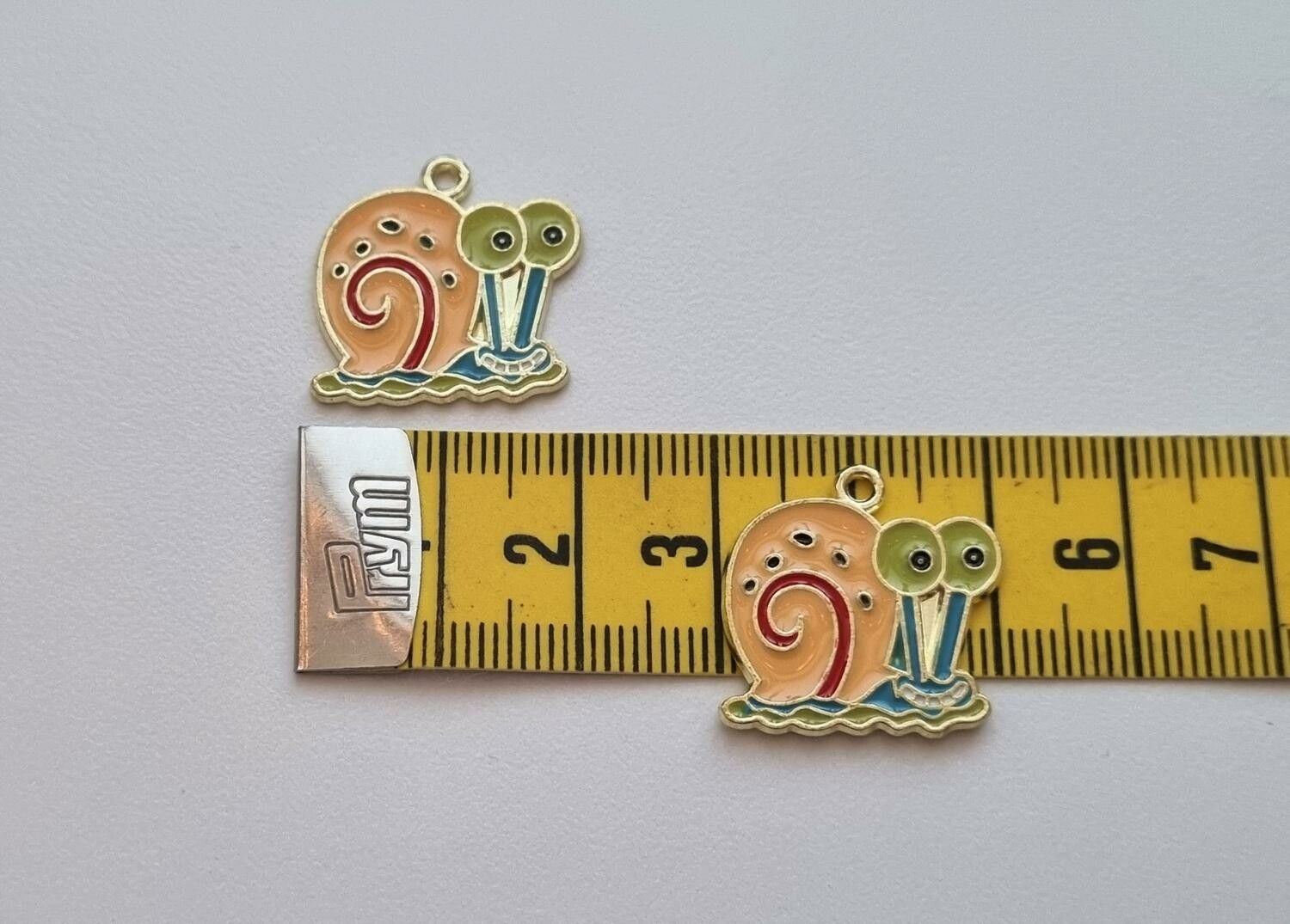 2 st Sniglar hängen / berlocker / charms till smyckestillverkning