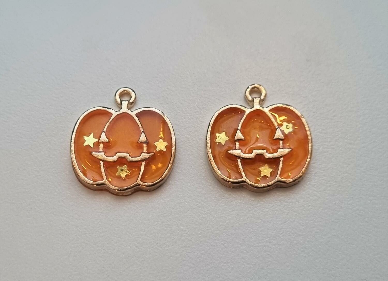 2 st Pumpor Berlocker / charms för Halloween (variant 3)
