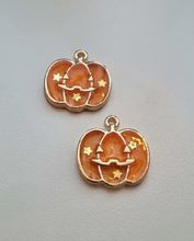 2 st Pumpor Berlocker / charms för Halloween (variant 3)