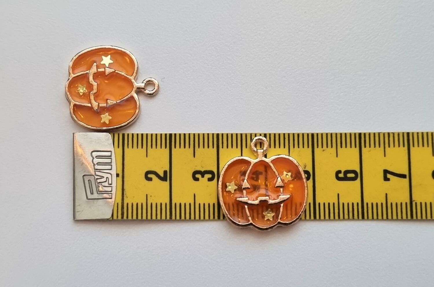 2 st Pumpor Berlocker / charms för Halloween (variant 3)