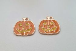2 st Pumpor Berlocker / charms för Halloween (variant 2)