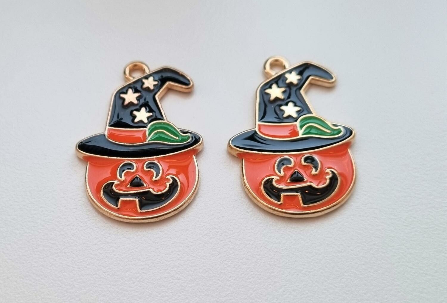 2 st Pumpor Berlocker / charms för Halloween (variant 1)