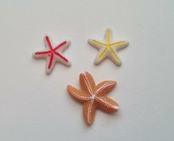 3 st sjöstjärnor i resin. Miniatyrer / figuriner för dockskåpet, tittskåp mm