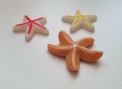 3 st sjöstjärnor i resin. Miniatyrer / figuriner för dockskåpet, tittskåp mm