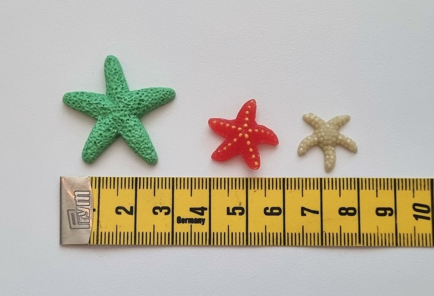 3 st sjöstjärnor i resin. Miniatyrer / figuriner för dockskåpet, tittskåp mm