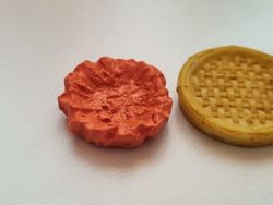 2 st korgar/nästen. Miniatyrer / figuriner för dockskåpet, tittskåp mm