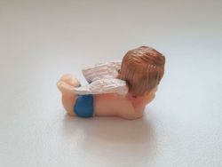 Pojke med änglavingar - Miniatyr / figurin för dockskåpet, tittskåp mm