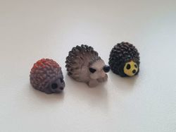 3 st Igelkottar, miniatyrer / figuriner för dockskåpet, tittskåp mm