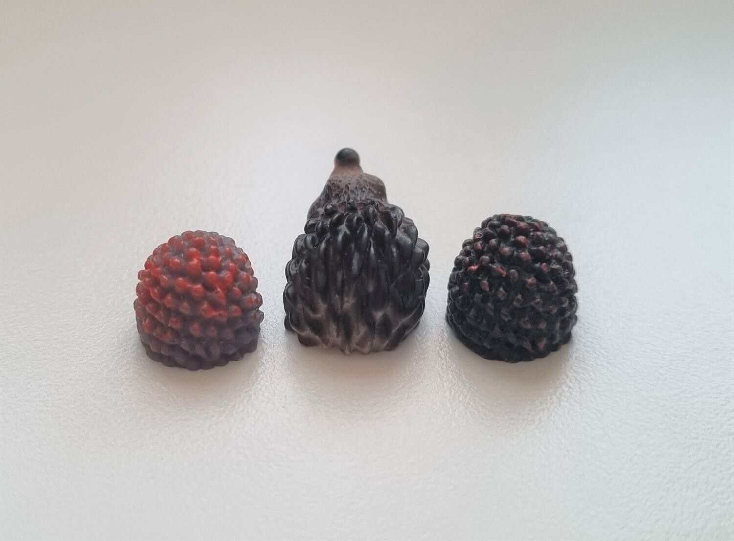 3 st Igelkottar, miniatyrer / figuriner för dockskåpet, tittskåp mm
