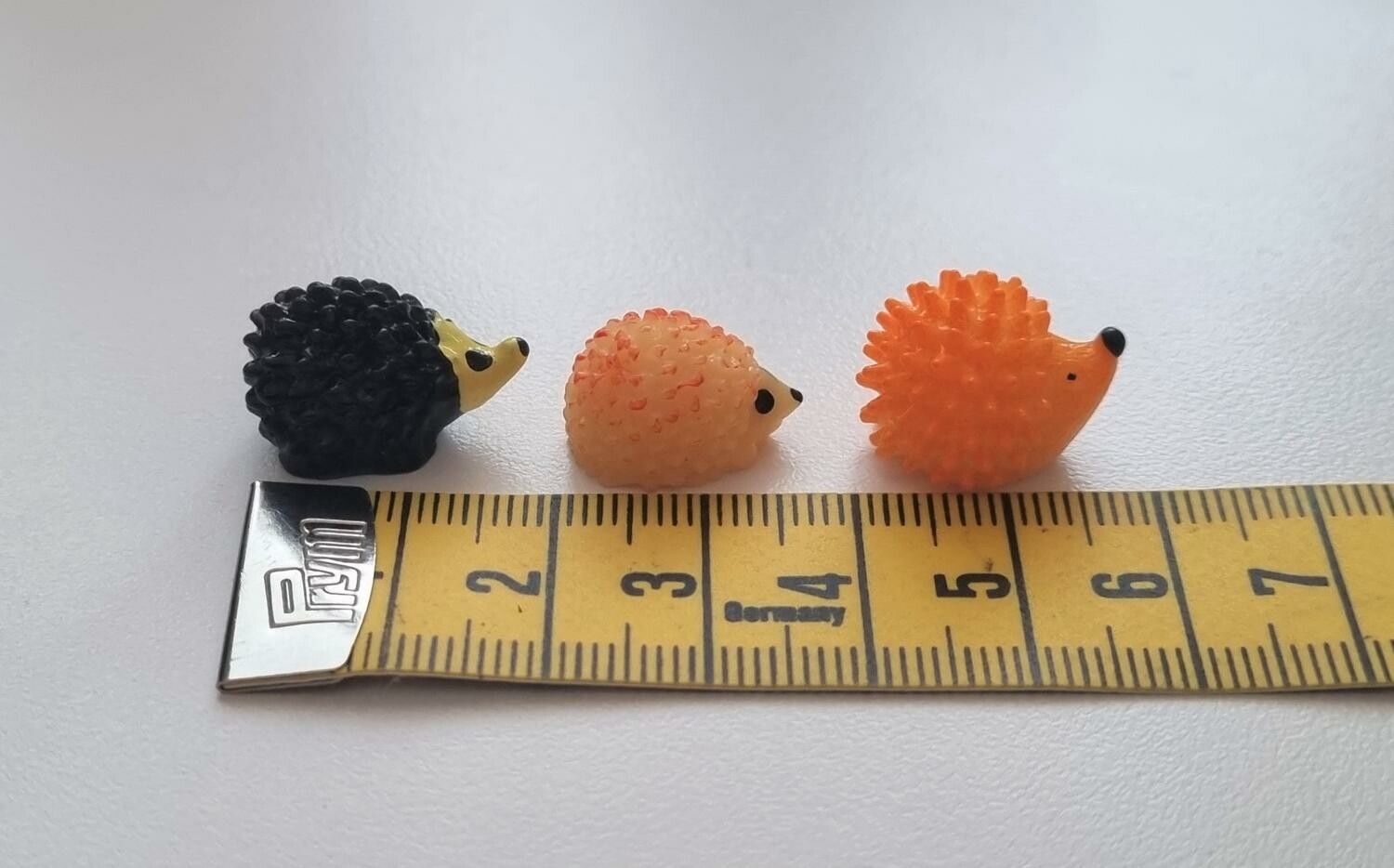 3 st Igelkottar - miniatyrer / figuriner för dockskåpet, tittskåp mm