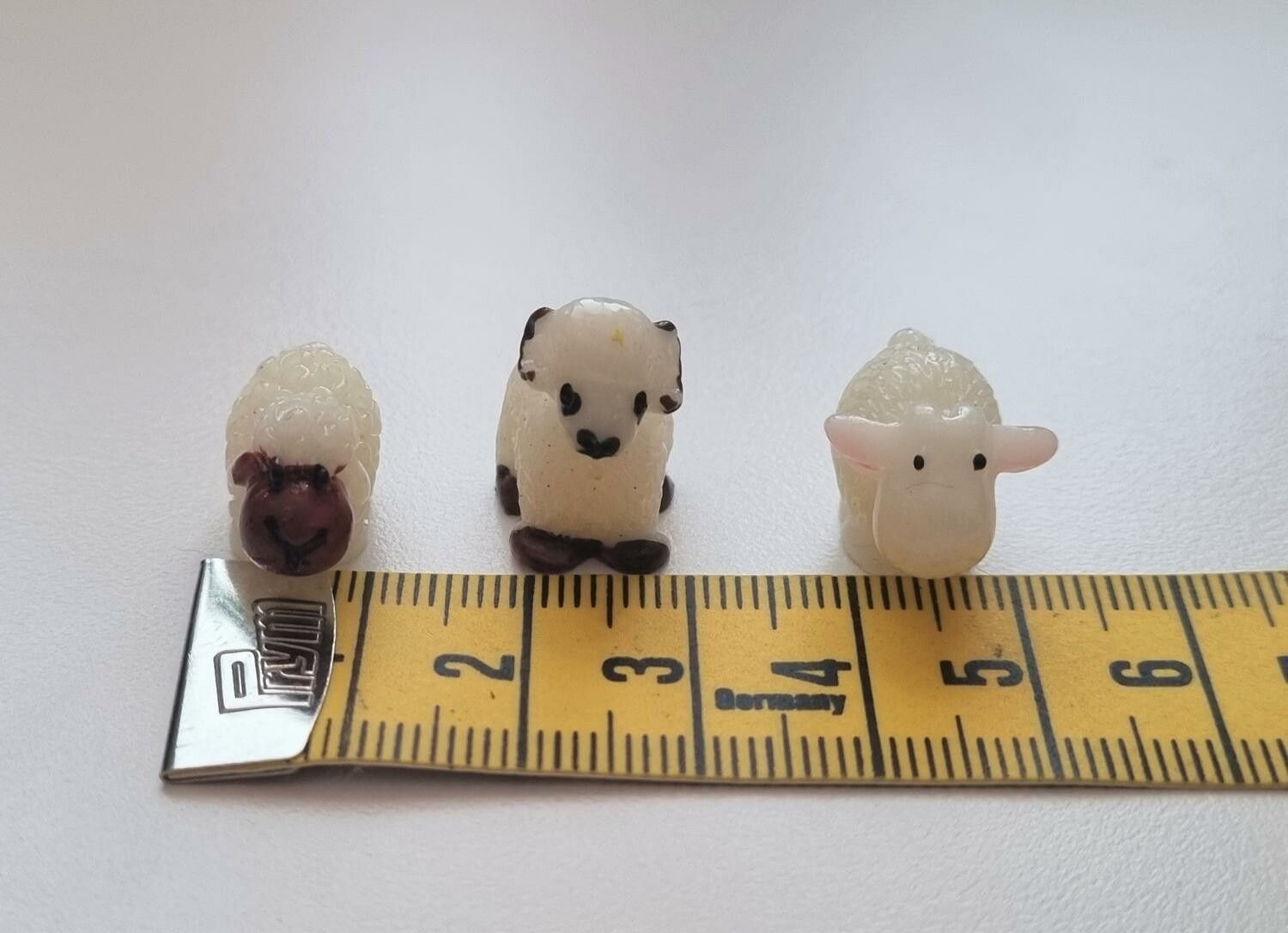 3 st Får - miniatyrer / figuriner för dockskåpet, tittskåp mm