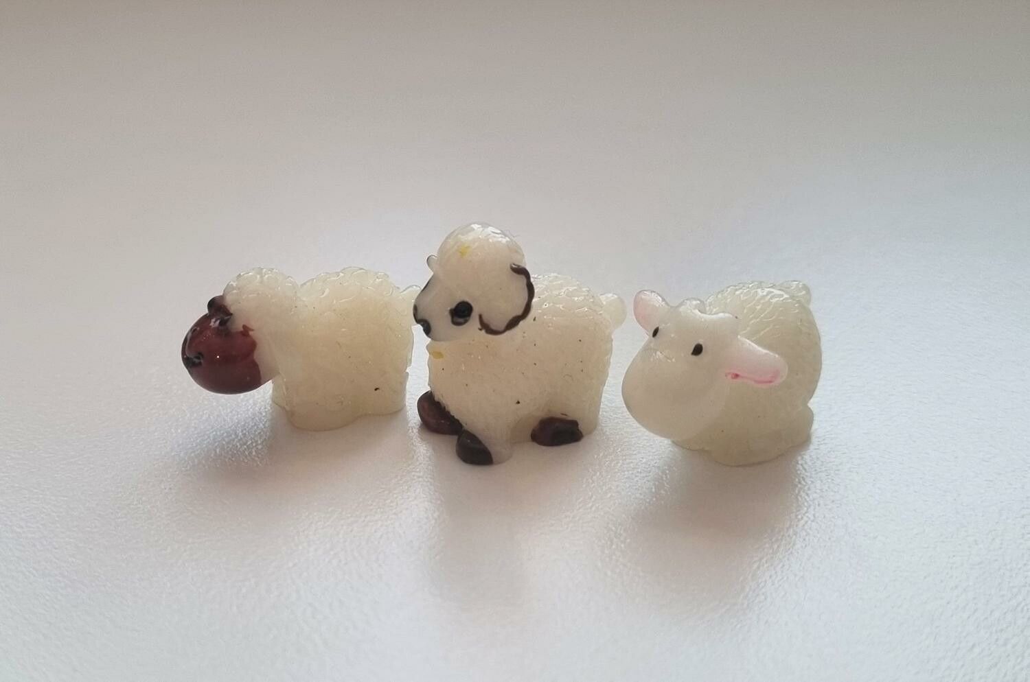 3 st Får - miniatyrer / figuriner för dockskåpet, tittskåp mm