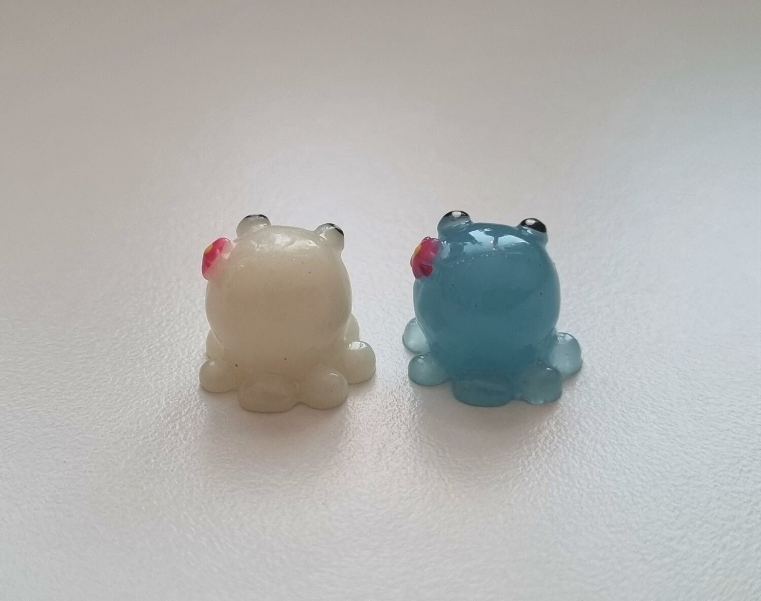 2 st Bläckfiskar - miniatyrer / figuriner för dockskåpet, tittskåp mm