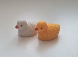 2 st fåglar - miniatyrer / figuriner för dockskåpet, tittskåp mm