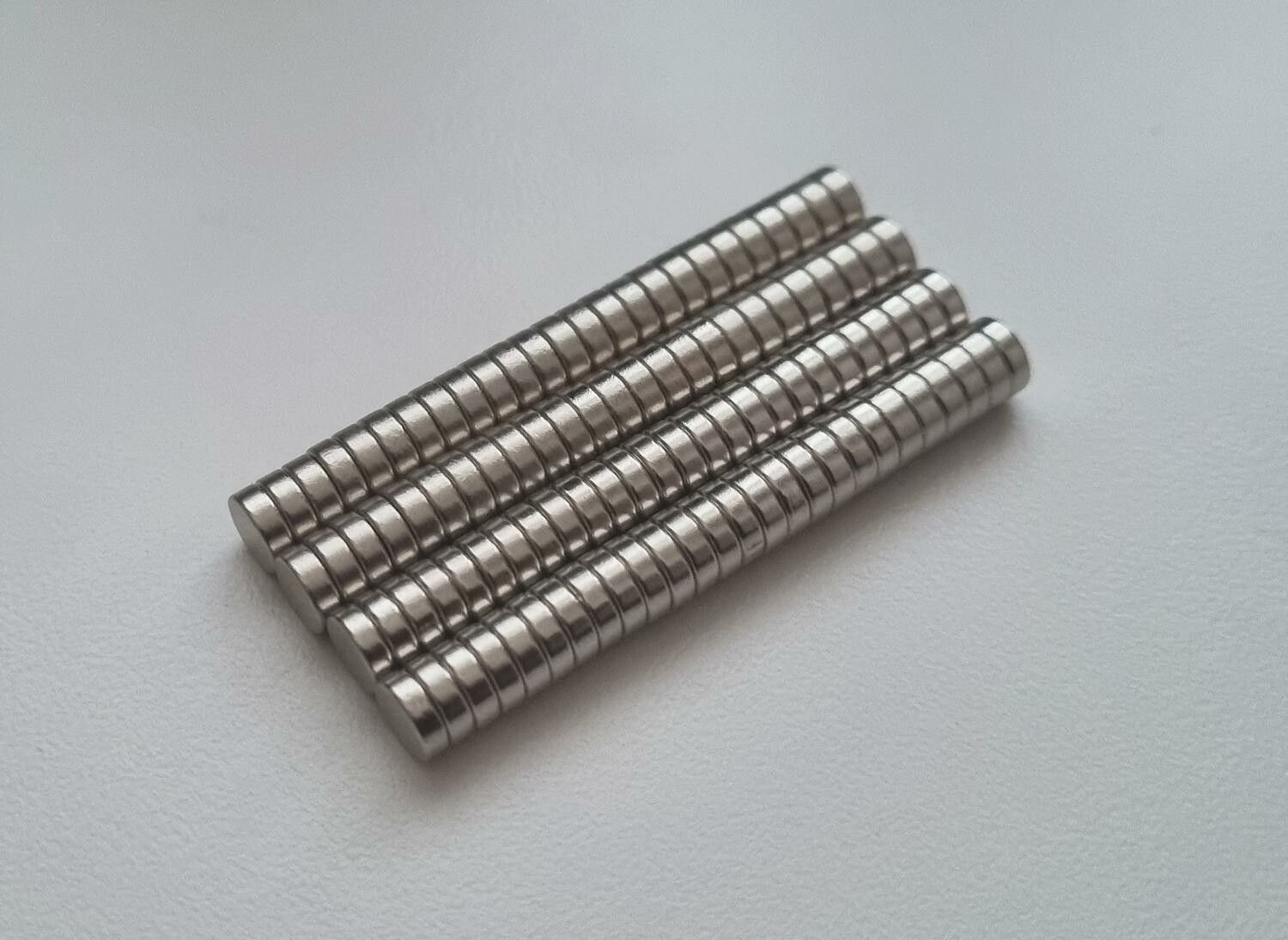 100 st Neodymium magneter (5x2 mm) runda magneter