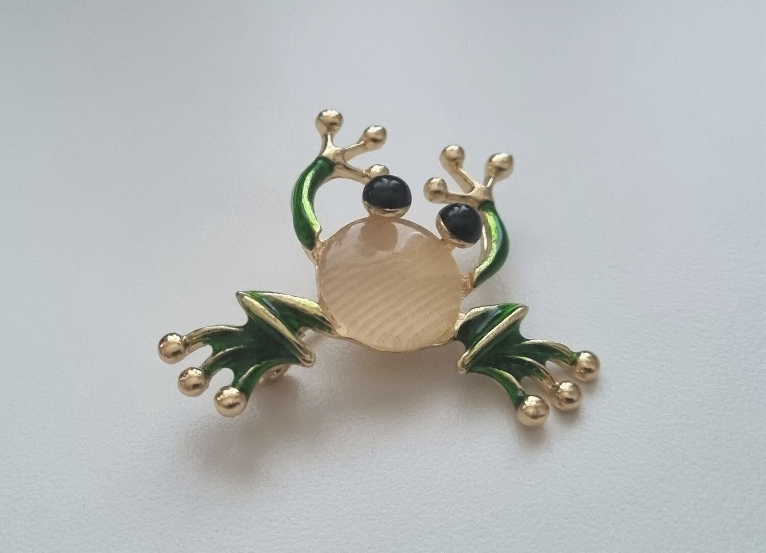Brosch, Söt liten groda