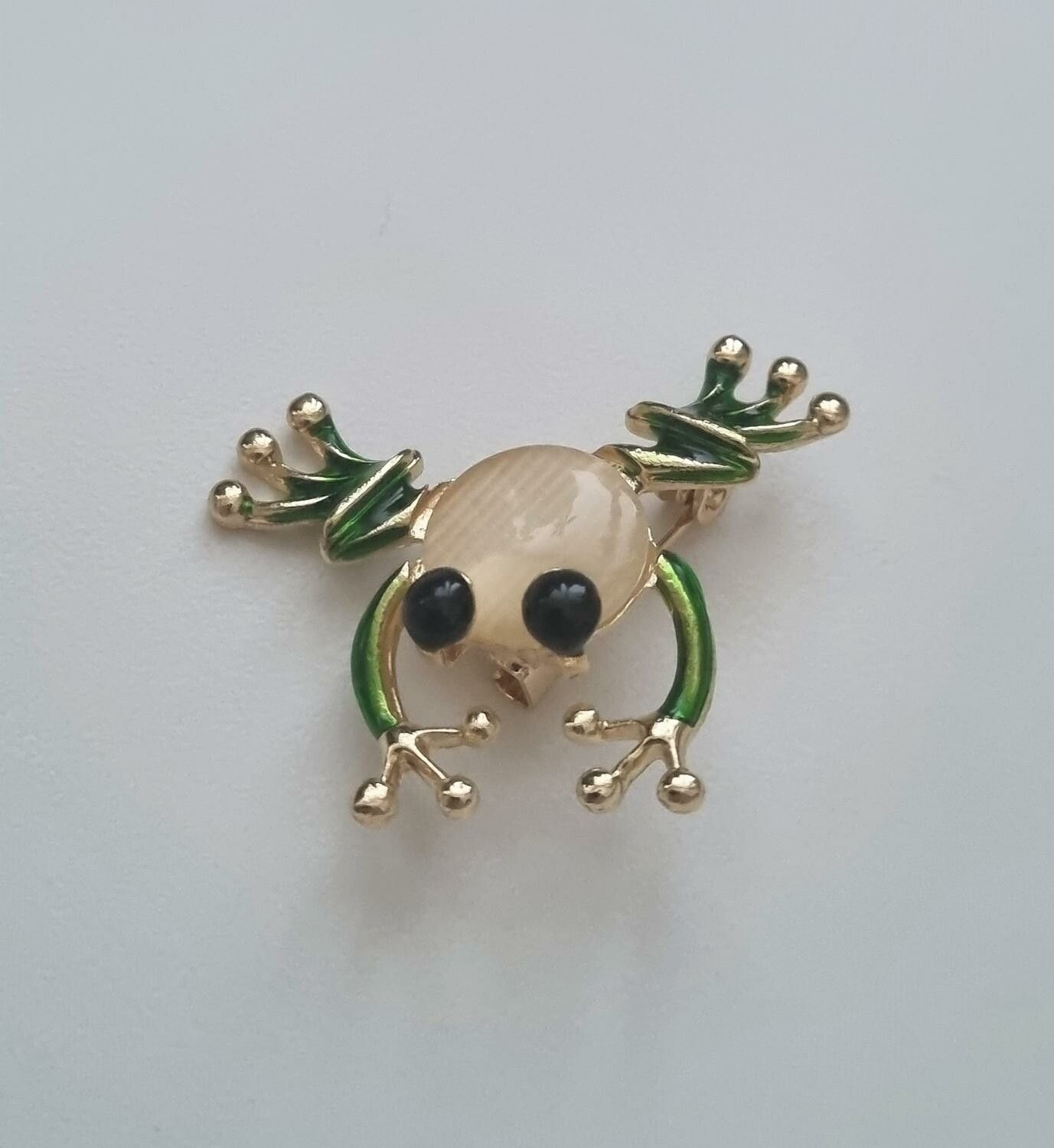 Brosch, Söt liten groda