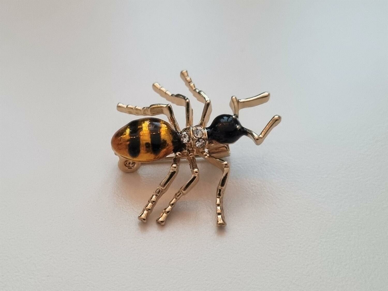 Brosch, Myra / insekt (ca 2,6 cm)