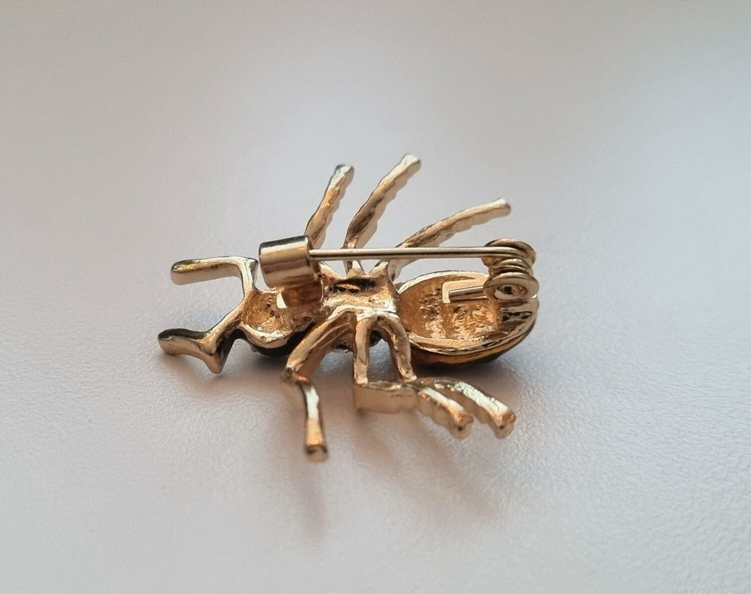 Brosch, Myra / insekt (ca 2,6 cm)