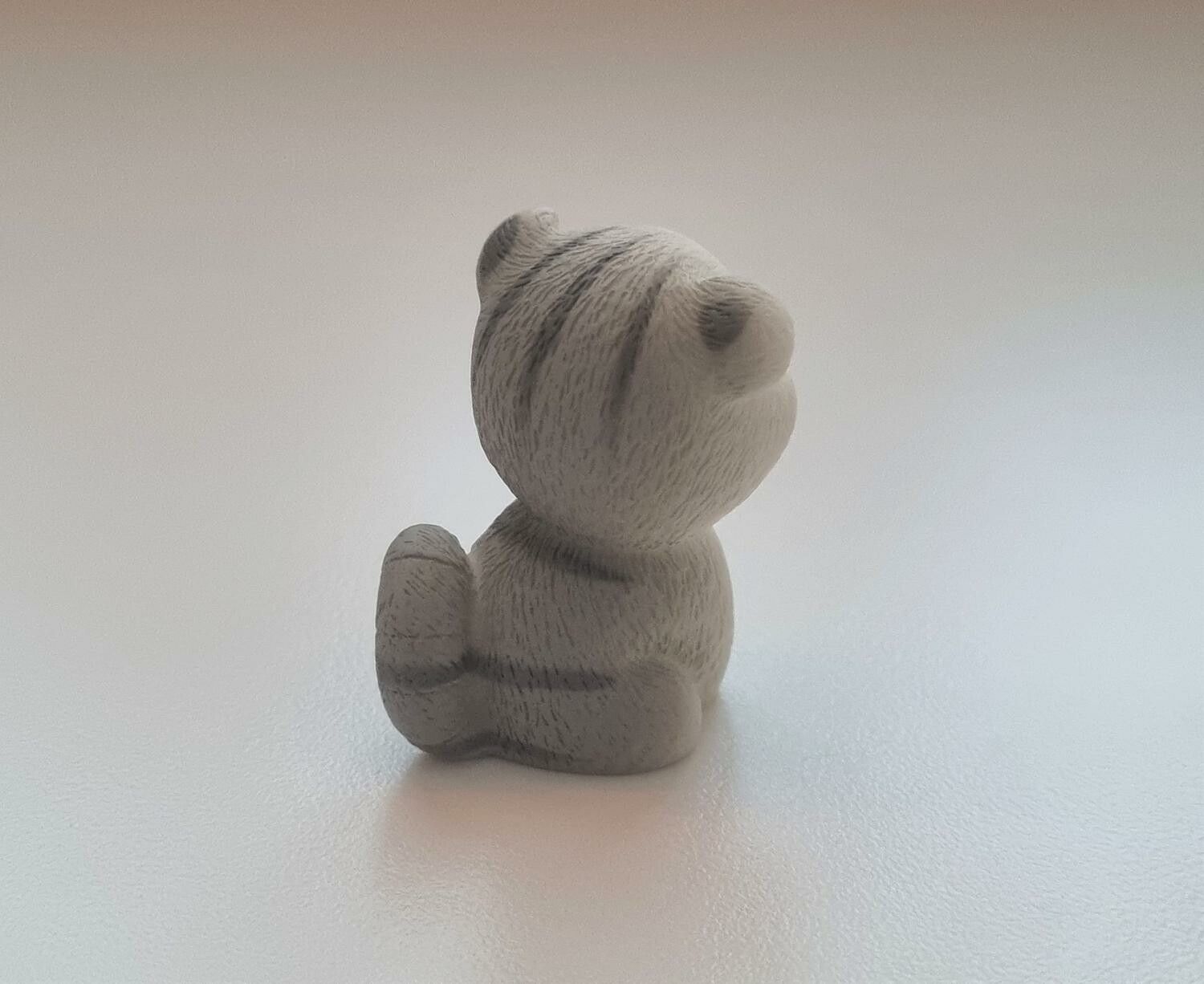 Handmålad gråsvart katt, miniatyrer, figuriner (variant 3)