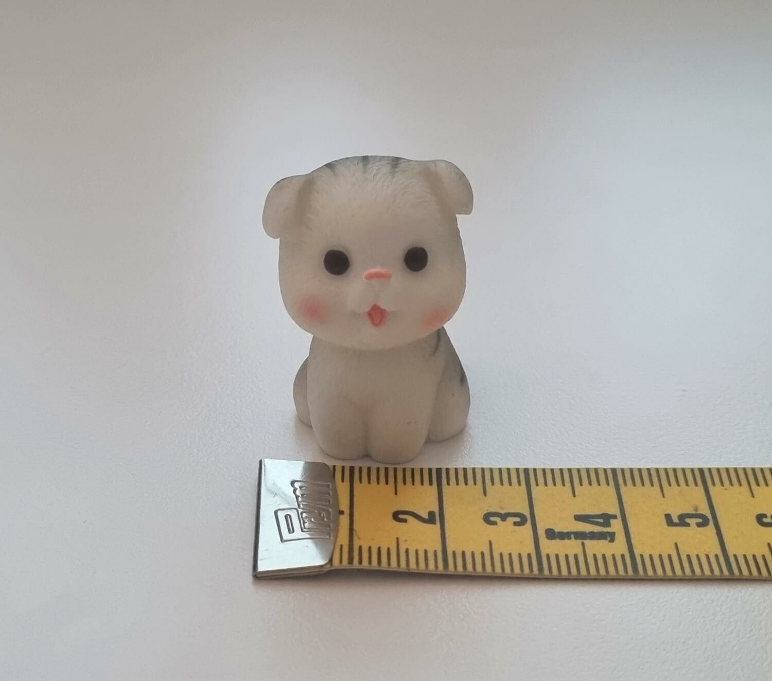 Handmålad gråsvart katt, miniatyrer, figuriner (variant 3)
