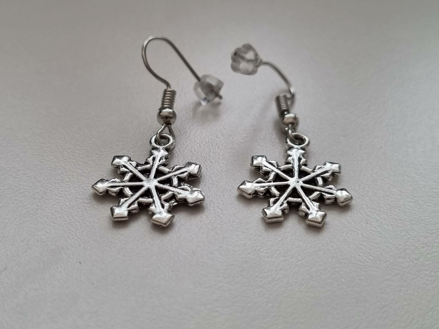 Örhängen Snöflingor, antiksilverfärgade