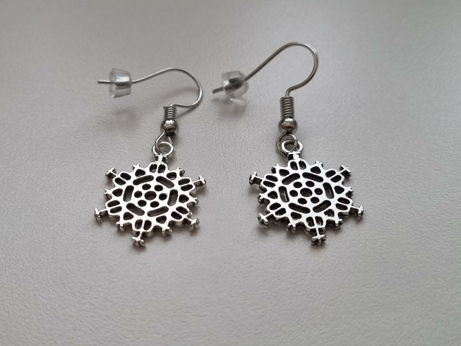 Örhängen Snöflingor, antiksilverfärgade