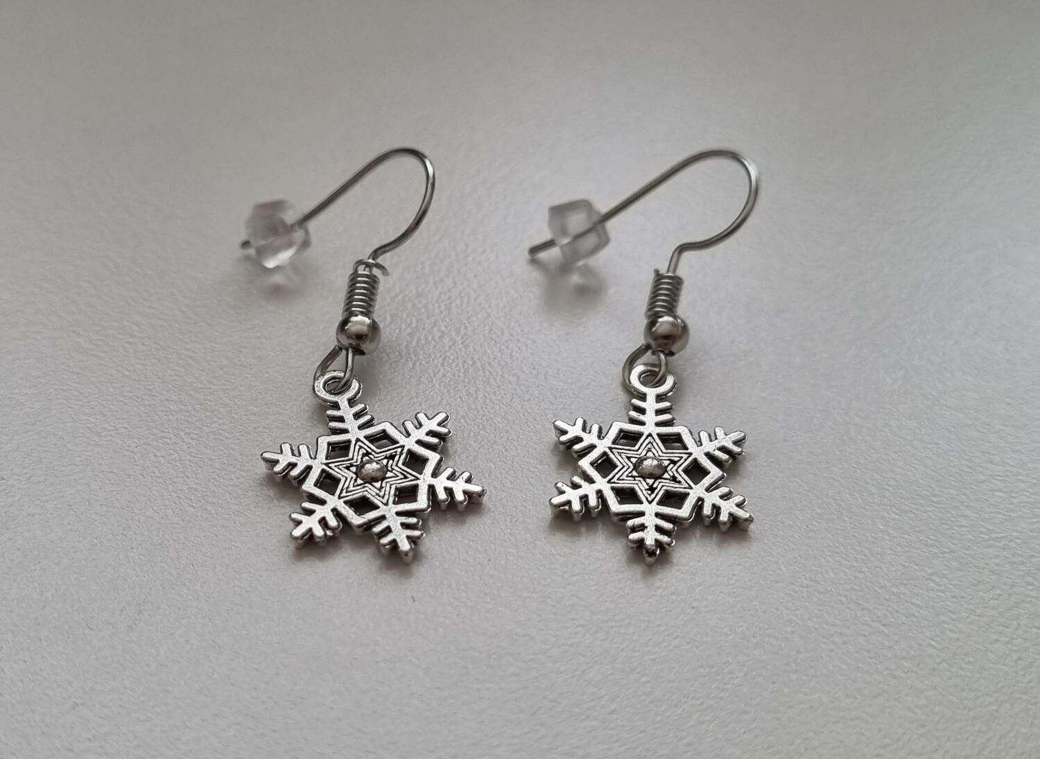Örhängen Snöflingor, antiksilverfärgade