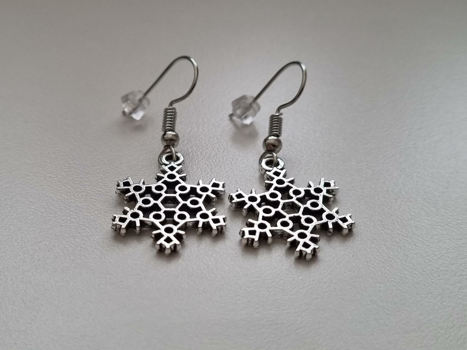 Örhängen Snöflingor, antiksilverfärgade