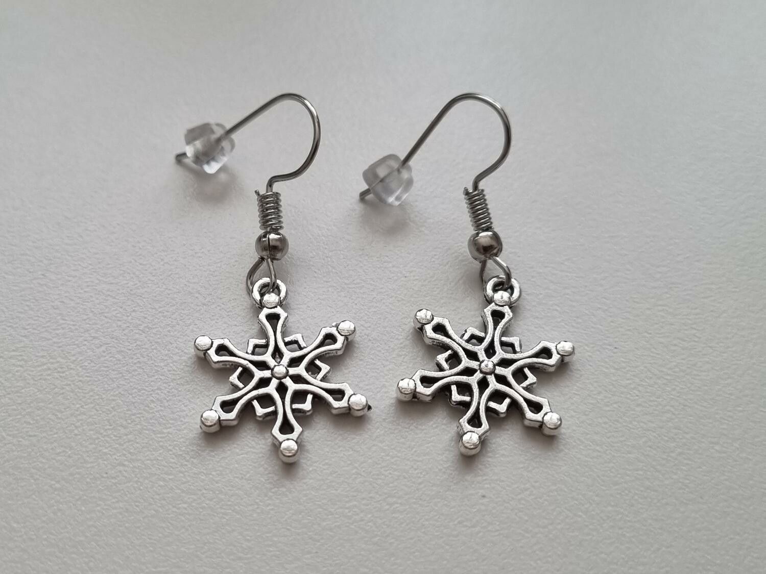 Örhängen Snöflingor, antiksilverfärgade