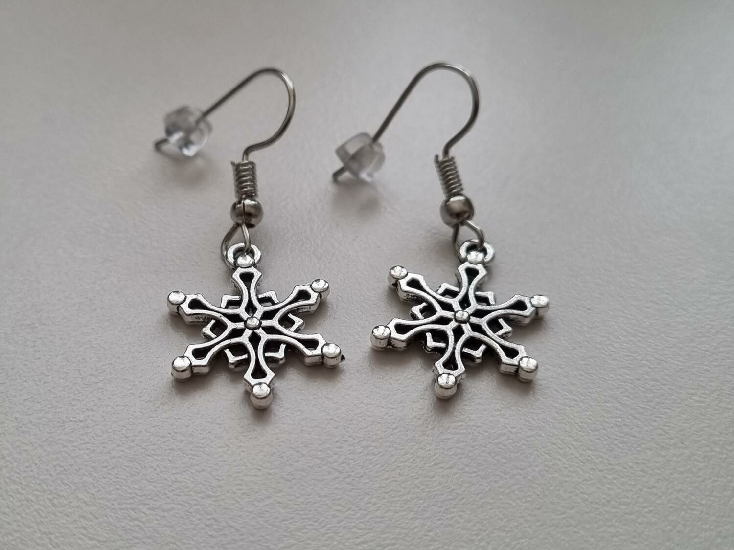 Örhängen Snöflingor, antiksilverfärgade