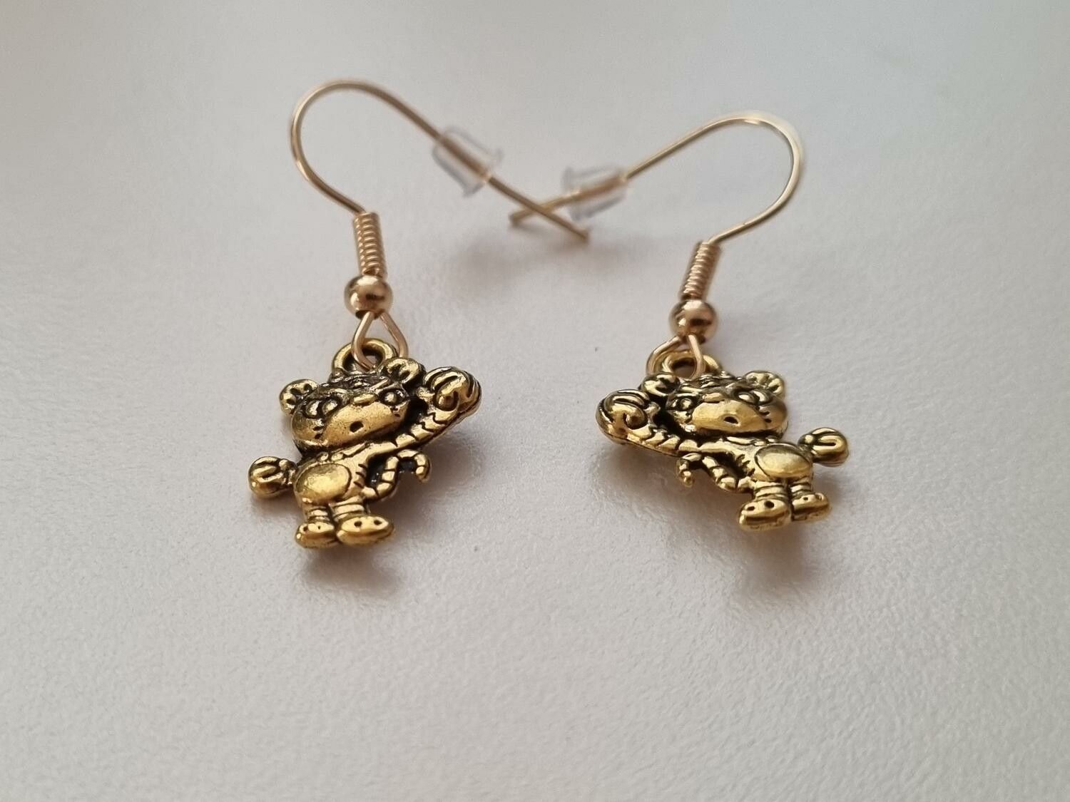 Örhängen, Små kattfigurer