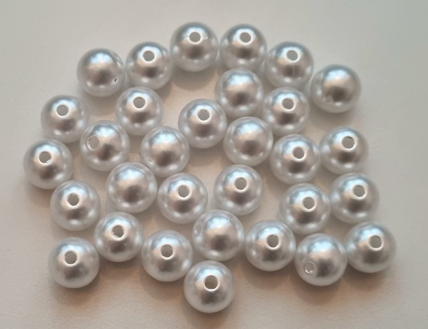 30 st vita pärlor, beads (10 mm)