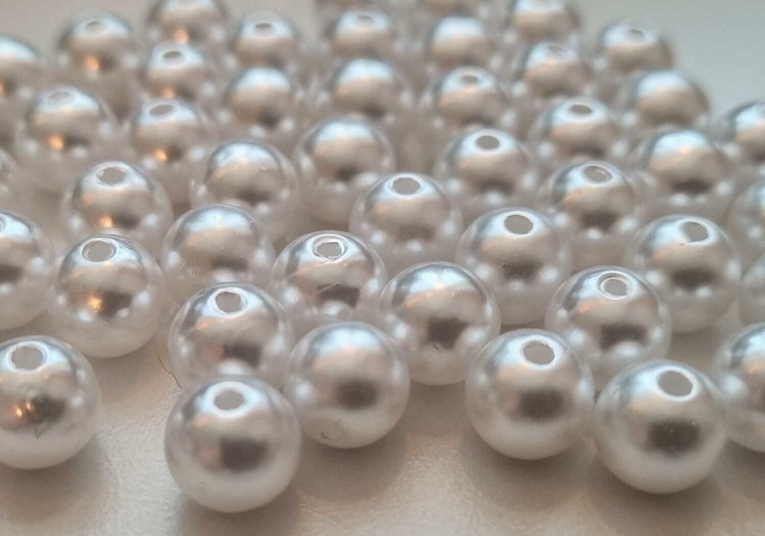 50 st vita pärlor, beads (8 mm)