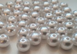 50 st vita pärlor, beads (8 mm)