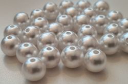 30 st vita pärlor, beads (10 mm)