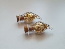 2 st fyllda glasflaskor, flaskor med kork