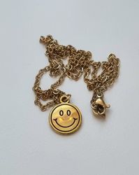 Halsband (50 cm) i rostfritt stål med söt berlock - Smiley / Emoji
