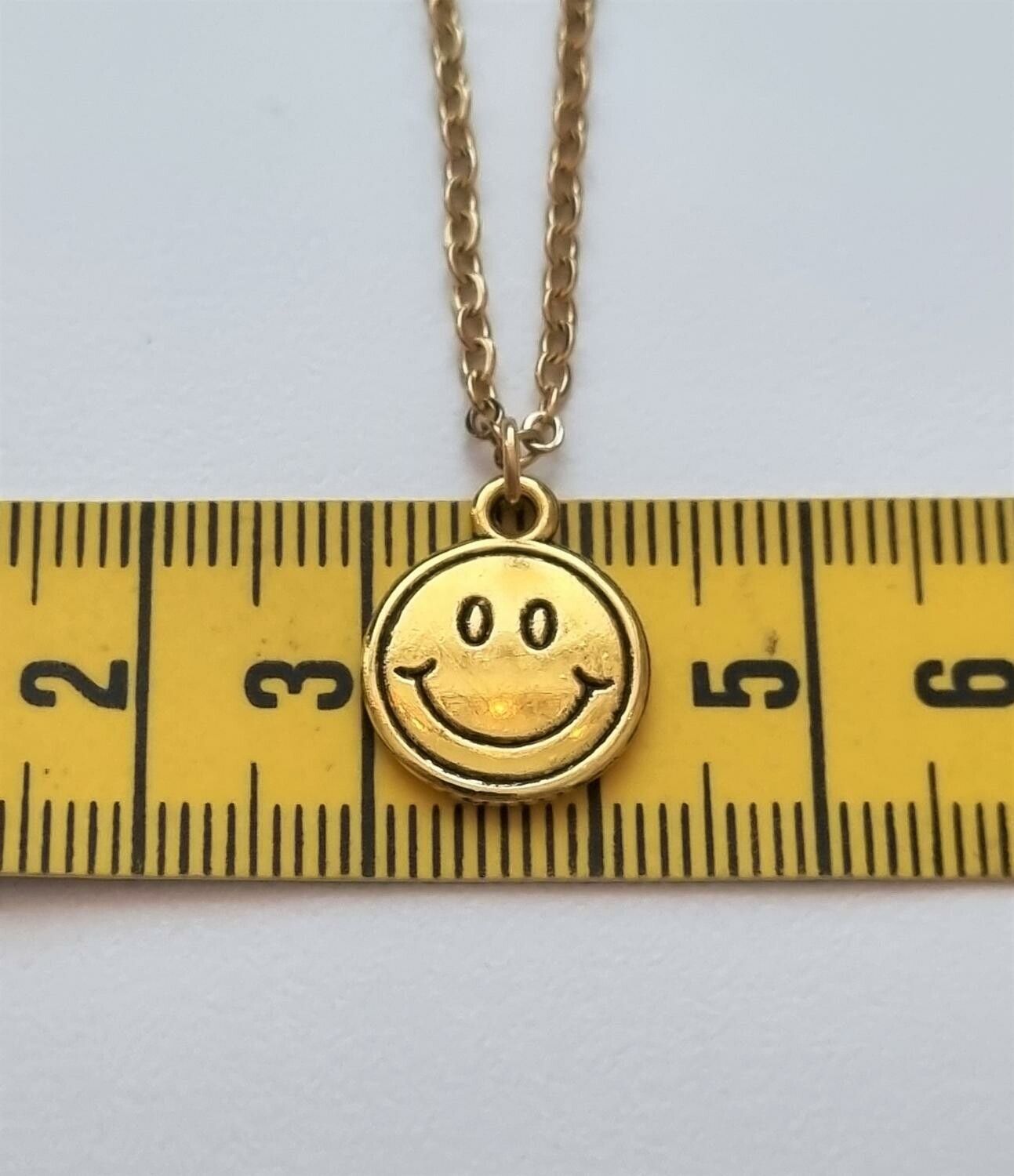Halsband (50 cm) i rostfritt stål med söt berlock - Smiley / Emoji