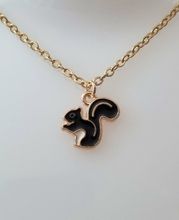 Halsband med en ekorre (50 cm lång kedja)