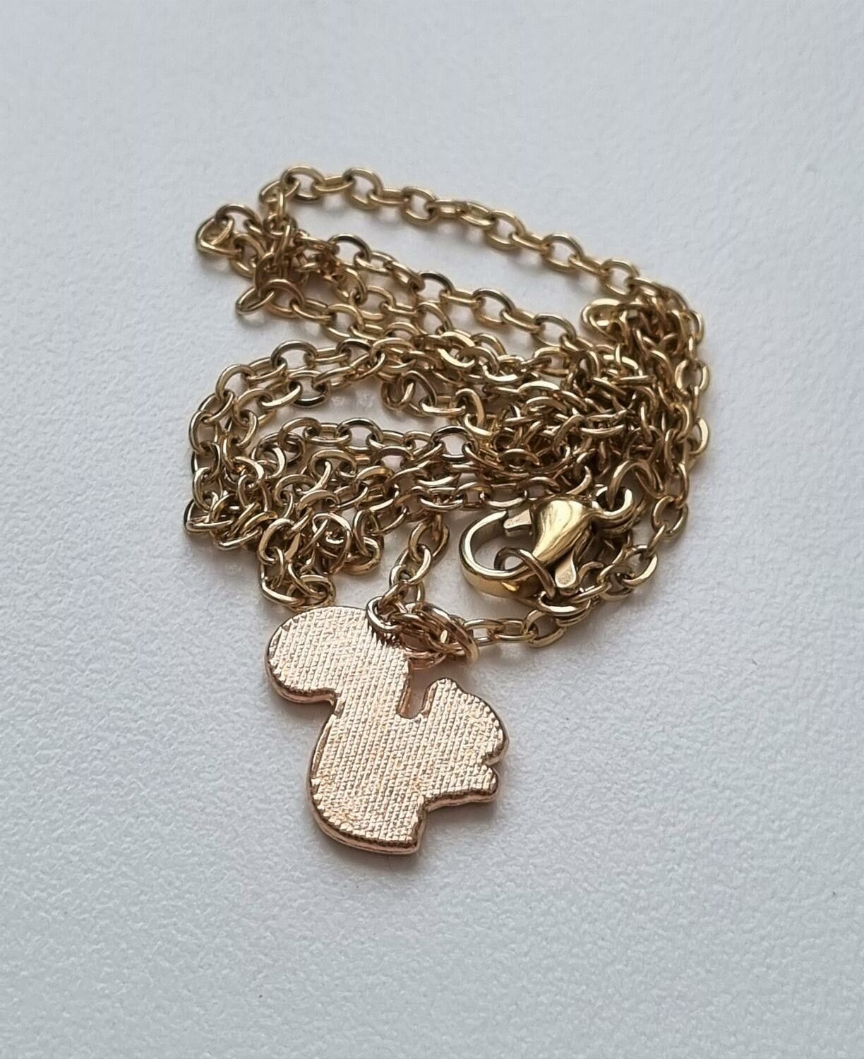 Halsband med en ekorre (50 cm lång kedja)