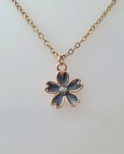 Halsband med en blomma (45 cm lång kedja)
