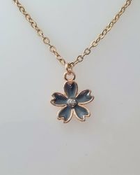 Halsband med en blomma (45 cm lång kedja)