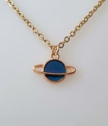 Halsband med en liten galax / planet (50 cm lång kedja)