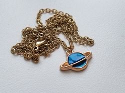 Halsband med en liten galax / planet (50 cm lång kedja)
