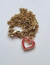 Halsband med ett rött hjärta (45 cm lång kedja)